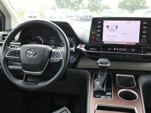 Used 2023 Toyota Sienna XLE FWD image 23