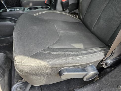 Used 2016 Jeep Wrangler Unlimited Rubicon w/ Connectivity Group image 32