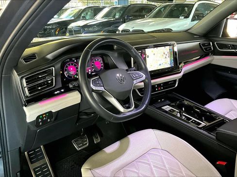 Used 2024 Volkswagen Atlas Cross Sport SEL Premium R-Line image 17