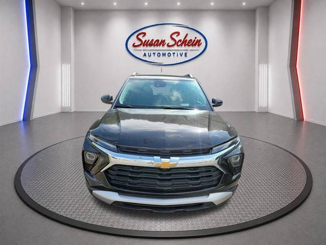 Used 2026 Chevrolet TrailBlazer LT FWD image 2