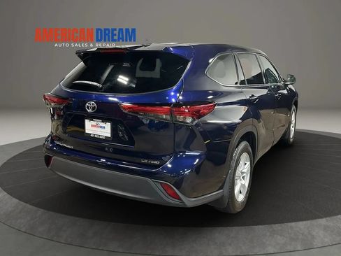 Used 2021 Toyota Highlander LE AWD/4WD image 5