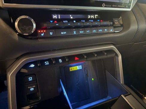 Used 2024 Toyota Tundra Platinum image 13