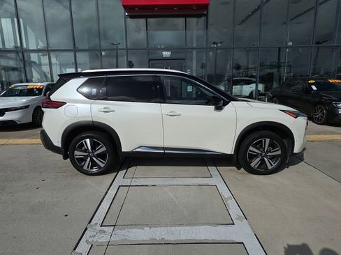 Used 2023 Nissan Rogue SL w/ SL Premium Package image 3