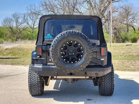 Used 2016 Jeep Wrangler Unlimited Sahara w/ Connectivity Group image 6