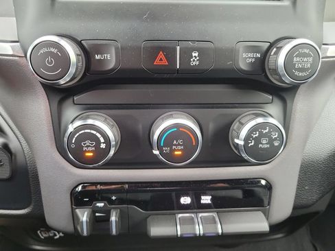 Used 2024 RAM 2500 Big Horn AWD/4WD image 37