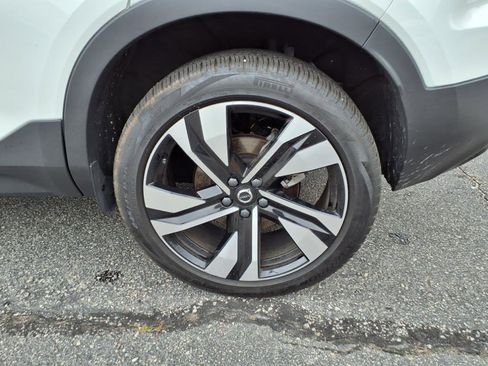 Certified 2023 Volvo XC40 B5 Plus w/ Protection Package Premier image 11