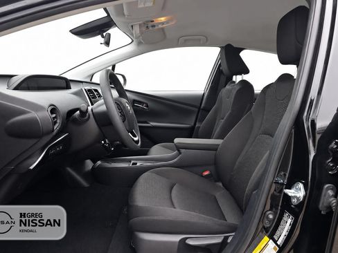 Used 2021 Toyota Prius LE FWD image 6
