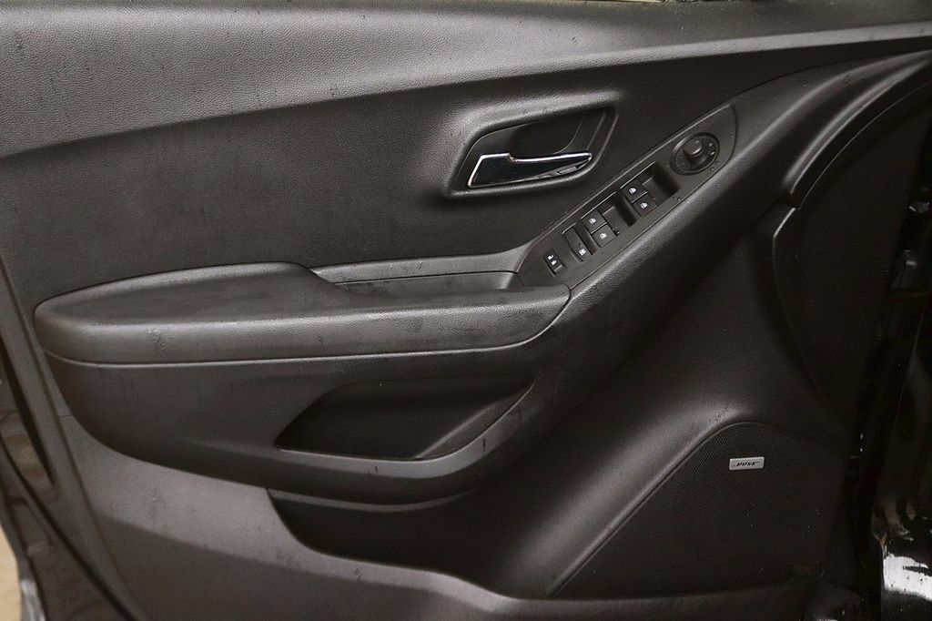 Used 2018 Chevrolet Trax Premier w/ Midnight Edition AWD/4WD image 9