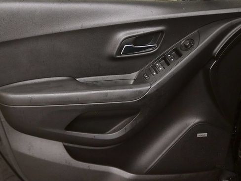 Used 2018 Chevrolet Trax Premier w/ Midnight Edition AWD/4WD image 9