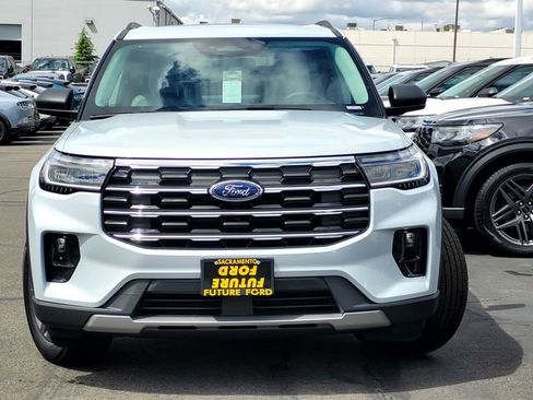 New 2026 Ford Explorer Active w/ Active Comfort Package image 2