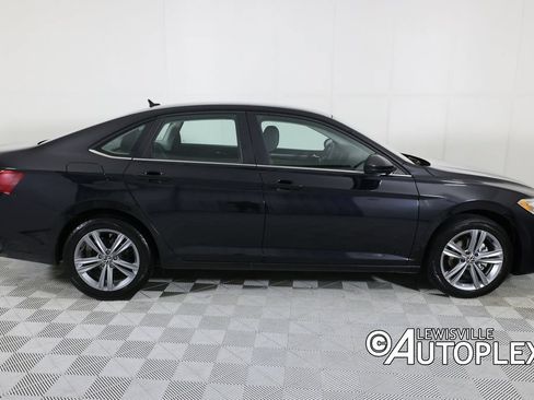 Used 2024 Volkswagen Jetta SE FWD image 4