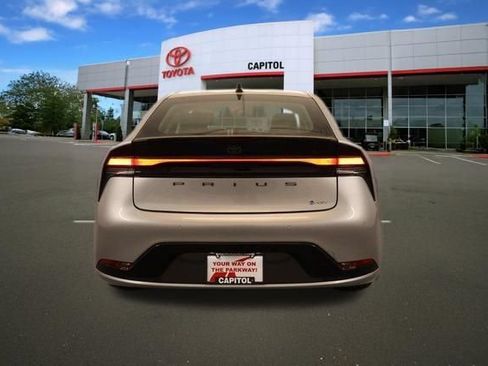 New 2027 Toyota Prius XLE FWD image 4