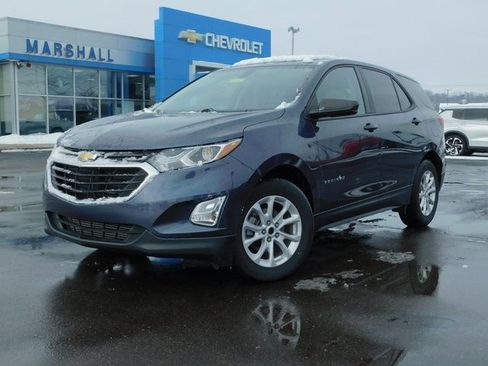 Used 2019 Chevrolet Equinox LS w/ LS Convenience Package image 2