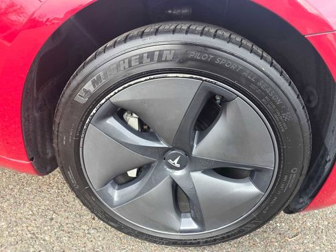 Used 2019 Tesla Model 3 Standard Range image 9