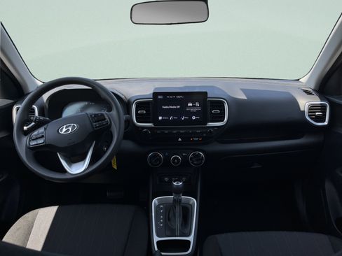 Used 2025 Hyundai Venue SE FWD image 25