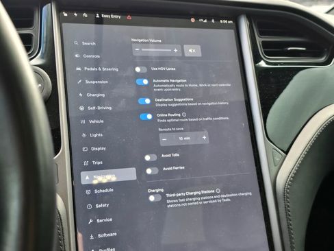Used 2018 Tesla Model X 75D AWD/4WD image 32