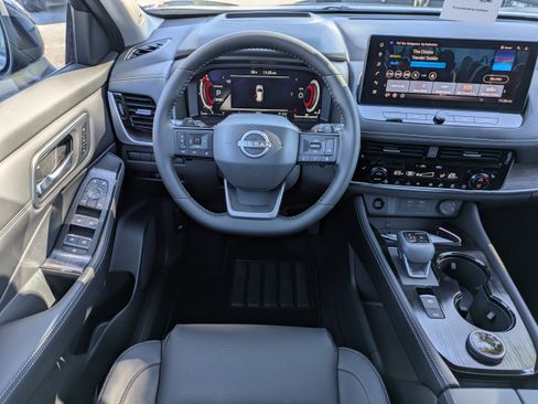 New 2026 Nissan Rogue Platinum image 18