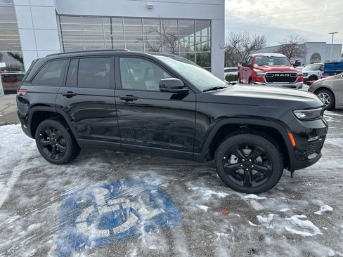 New 2025 Jeep Grand Cherokee Limited w/ Black Appearance Package AWD/4WD image 41