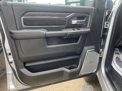 New 2026 RAM 2500 Laramie AWD/4WD image 10