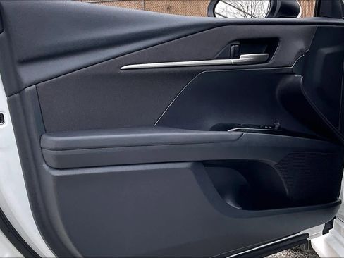 Used 2025 Toyota Camry LE w/ Convenience Package image 21