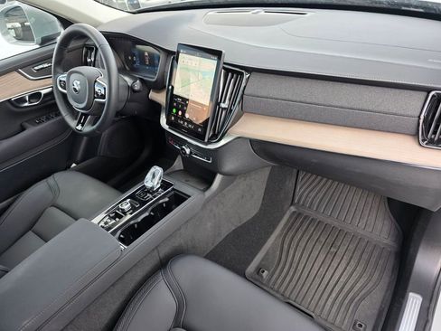 Used 2025 Volvo XC90 B5 Core w/ Protection Package AWD/4WD image 28