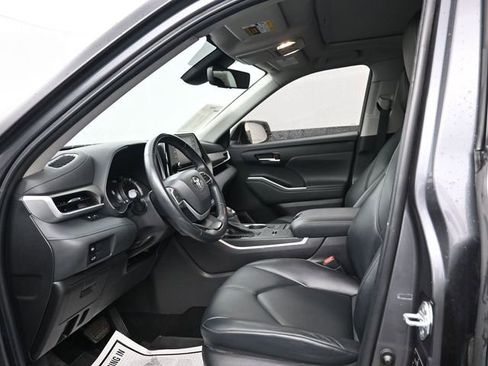 Used 2022 Toyota Highlander XLE image 19