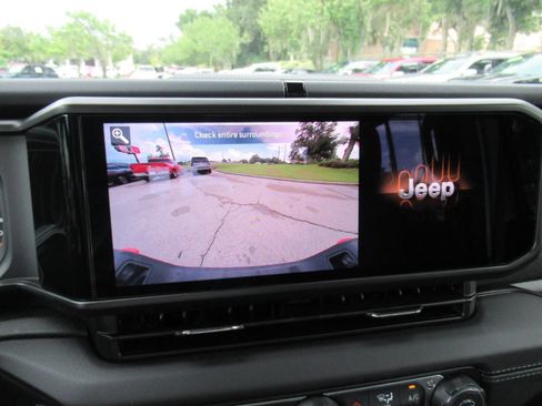 Used 2026 Jeep Gladiator Mojave AWD/4WD image 30