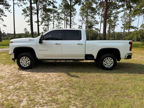 Used 2021 Chevrolet Silverado 2500 LTZ w/ LTZ Plus Package AWD/4WD image 2