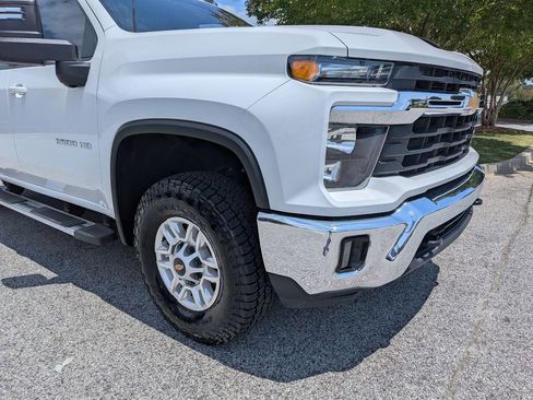 Used 2025 Chevrolet Silverado 2500 LT w/ Convenience Package AWD/4WD image 10