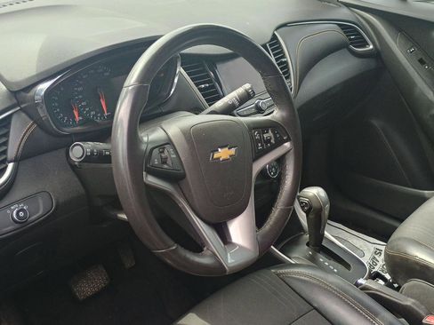 Used 2020 Chevrolet Trax LT w/ LT Convenience Package image 4