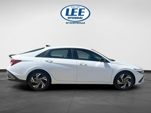 Certified 2025 Hyundai Elantra Sport FWD image 8