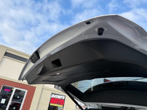 Used 2021 Chevrolet Traverse LT w/ LPO, Blackout Package image 8