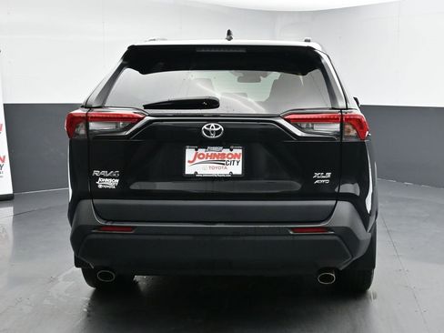 Used 2023 Toyota RAV4 XLE Premium image 8