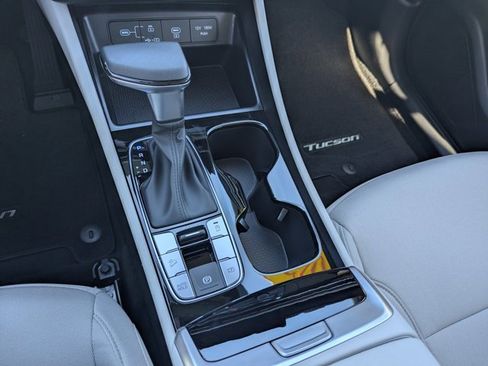 Used 2025 Hyundai Tucson SE image 26