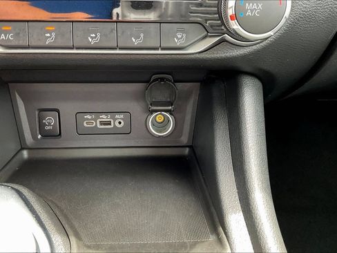 Used 2024 Nissan Sentra SV FWD image 19