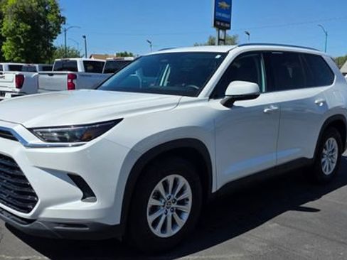 Used 2025 Toyota Grand Highlander AWD image 4