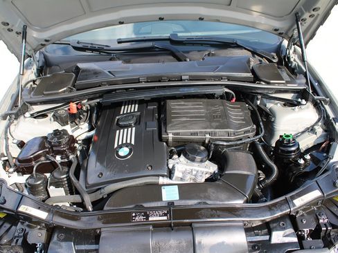 Used 2009 BMW 335i Convertible image 40