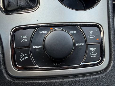 Used 2020 Jeep Grand Cherokee High Altitude AWD/4WD image 3