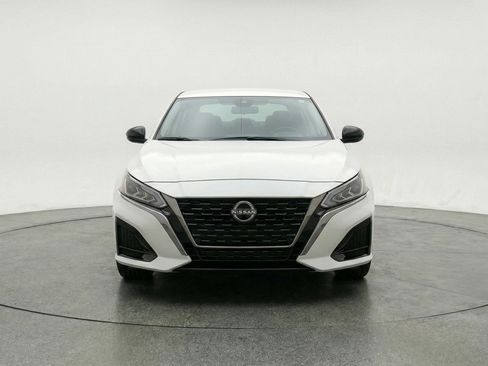 Used 2025 Nissan Altima 2.5 SV FWD image 1