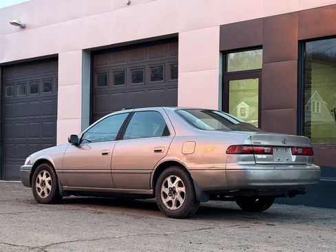 Used 1999 Toyota Camry XLE image 3