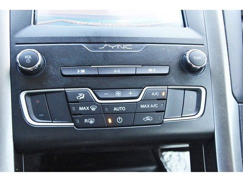 Used 2020 Ford Fusion SE image 23