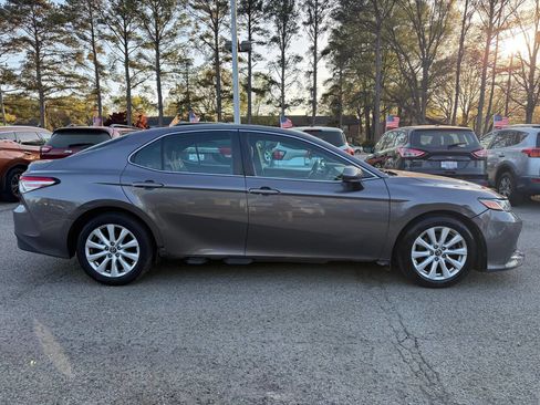 Used 2020 Toyota Camry LE image 14