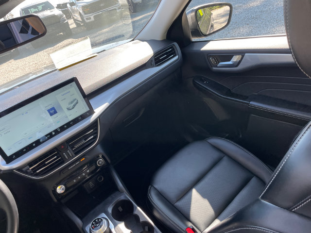 Certified 2025 Ford Escape Platinum AWD/4WD image 29