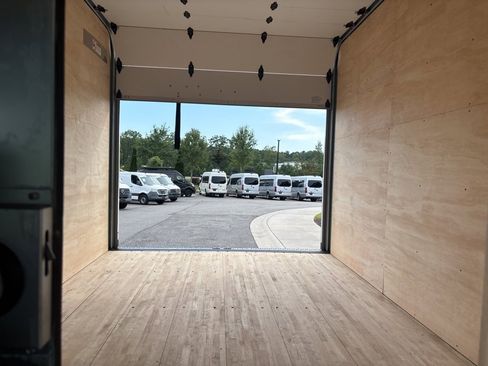 Used 2022 Ford E-350 and Econoline 350 Super Duty w/ Power Windows & Locks Group image 28