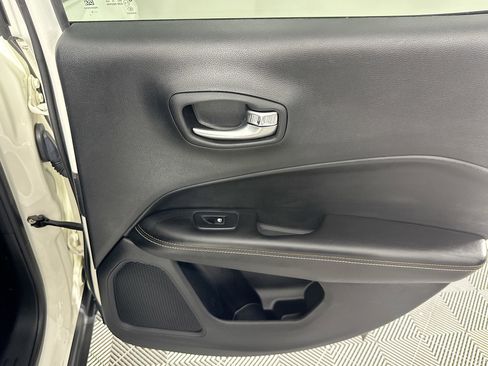 Used 2018 Jeep Compass Latitude w/ Popular Equipment Group image 27