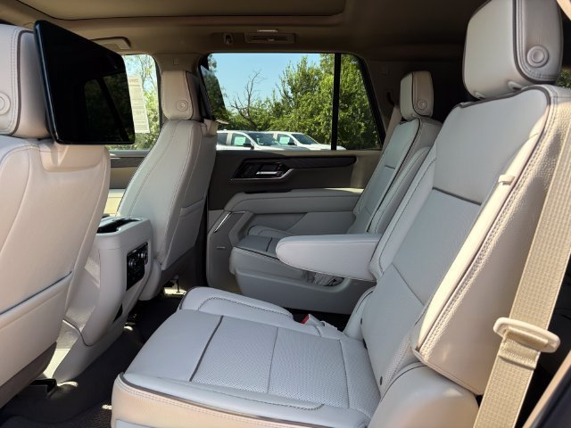 New 2026 GMC Yukon Denali w/ Denali Reserve Package AWD/4WD image 15