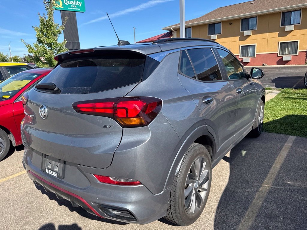 Used 2021 Buick Encore GX Select w/ Sport Touring Package FWD image 3