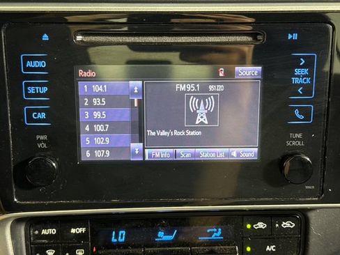Used 2019 Toyota Corolla LE FWD image 26