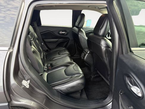 Used 2015 Jeep Cherokee Limited image 18