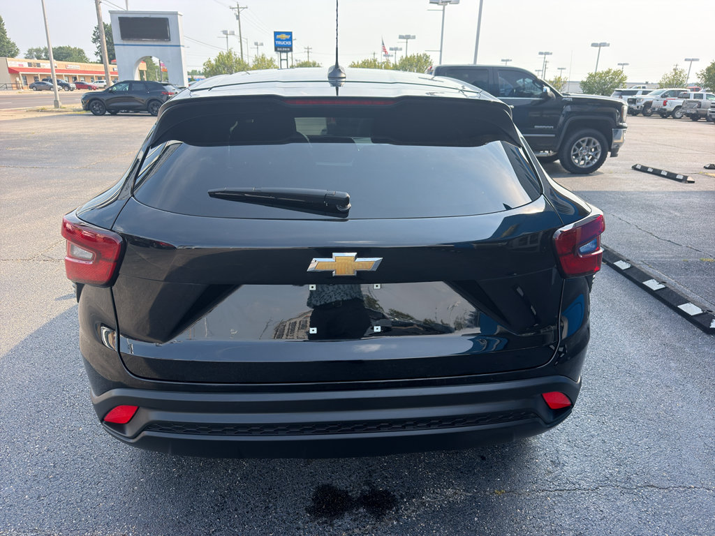 Used 2024 Chevrolet Trax LS w/ LS Convenience Package FWD image 5